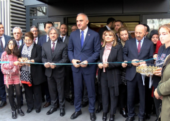 Ersoy, Bakırköy İlçe Halk Kütüphanesi'ni açtı