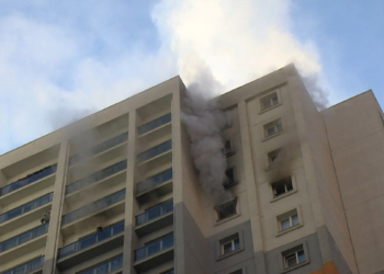 Esenyurt'ta 25 katlı binada yangın
