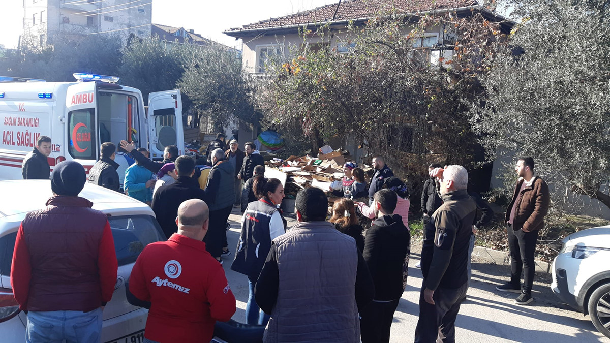 Eski eşi ile kocasını tabancayla ağır yaraladı