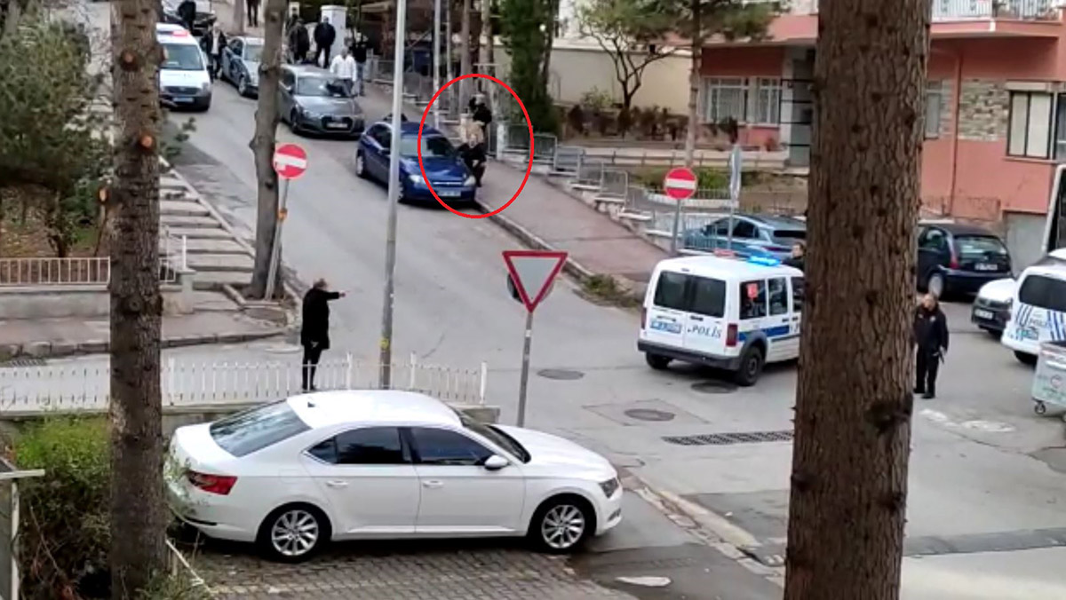 Eski eşini sokak ortasında tabancayla vurdu