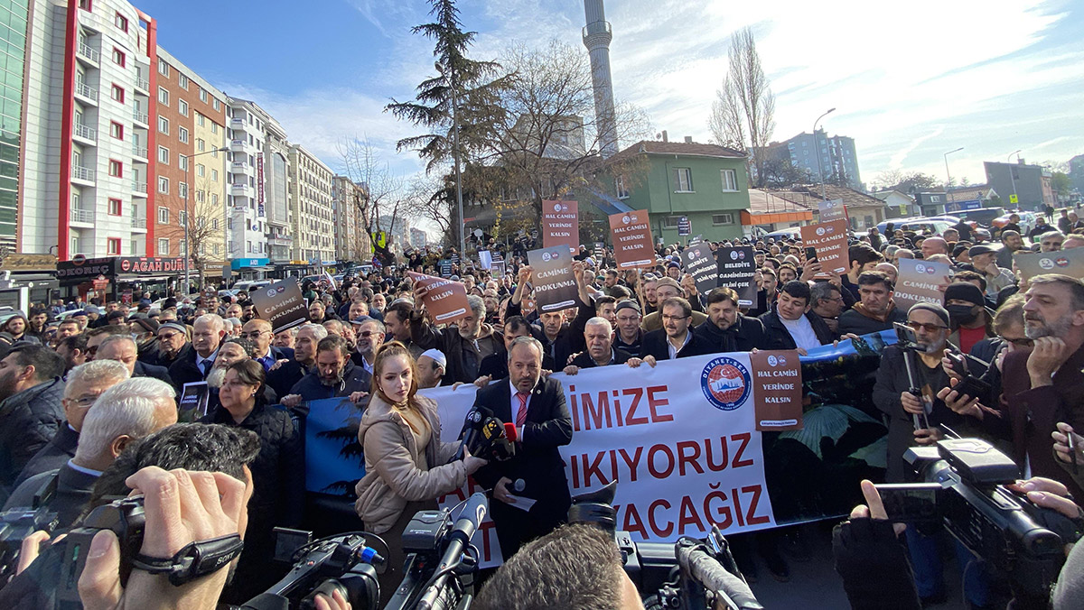Eskişehir'de Hal Camii'nin yıkımına eylem