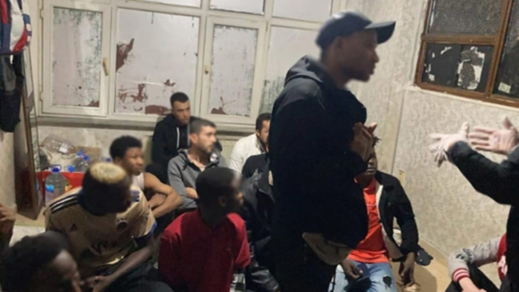 Evini kaçak göçmenlere kiralayan 11 kişi gözaltında