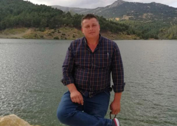 Evinin önünde tüfekle vurularak öldürüldü