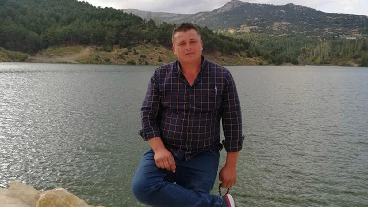 Evinin önünde tüfekle vurularak öldürüldü