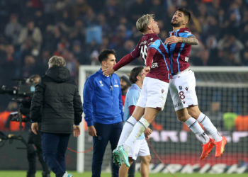 Fenerbahçe Trabzonspor'a 2-0 mağlup oldu