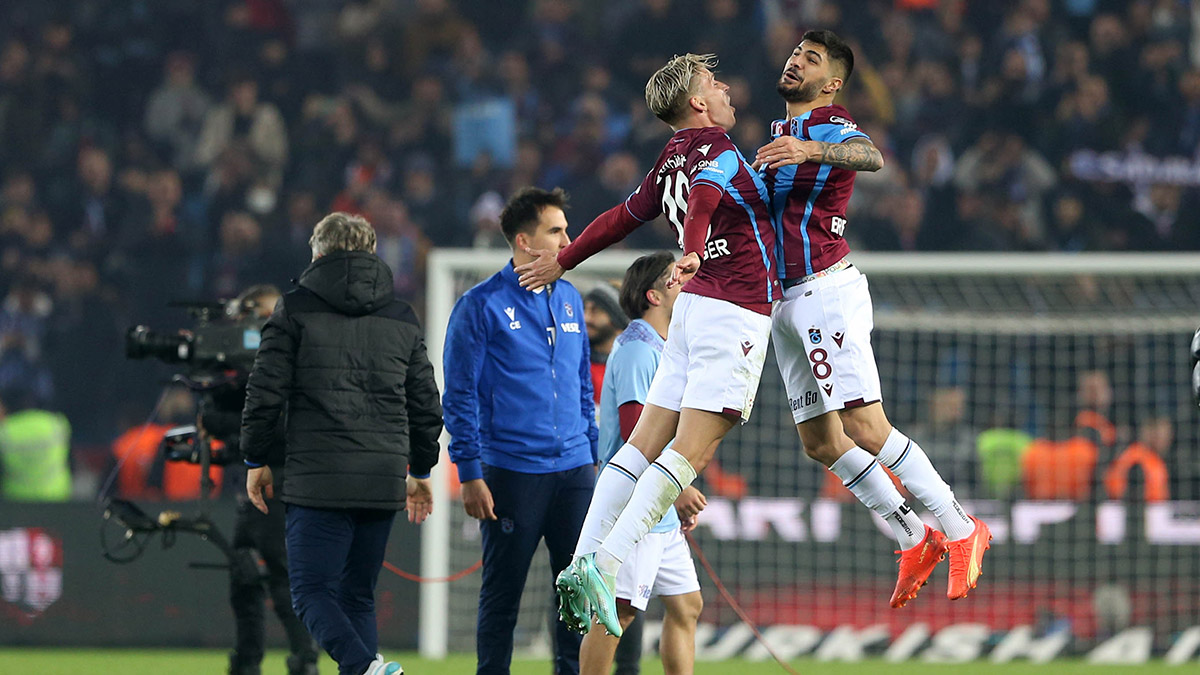 Fenerbahçe Trabzonspor'a 2-0 mağlup oldu