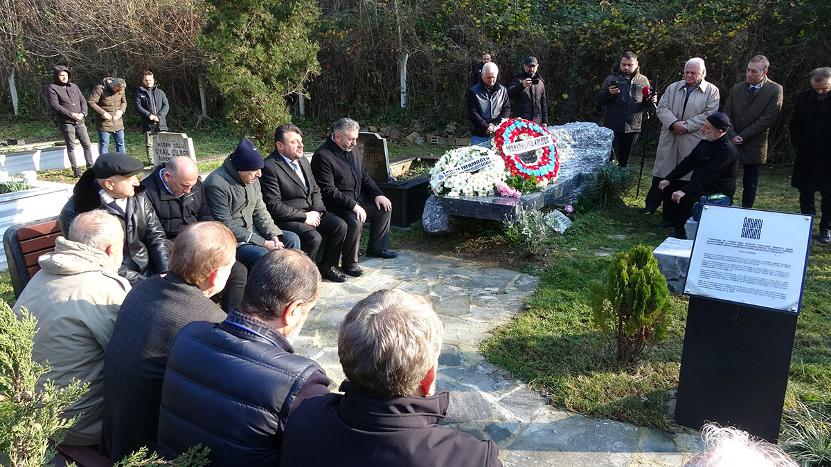 Futbol efsanesi Özkan Sümer, kabri başında anıldı