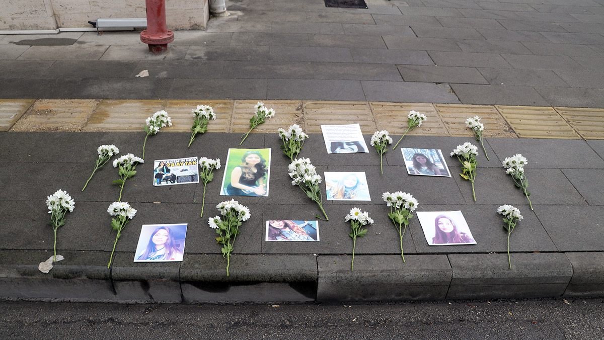 Gizem Çakal'ın öldüğü yere 19 çiçek konuldu