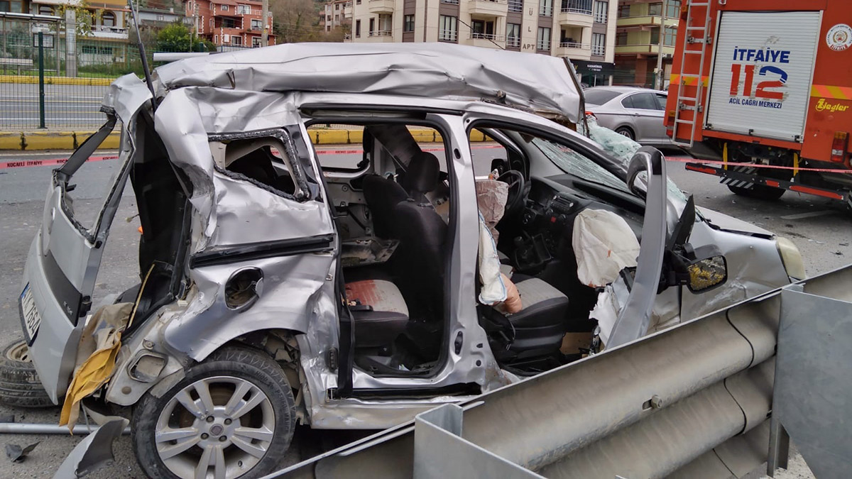 Hafif ticari araca tanker çarptı: 2 ölü, 1 yaralı