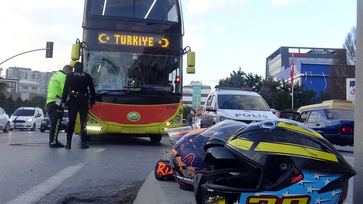 İETT otobüsü motosiklete çarptı: 2 yaralı