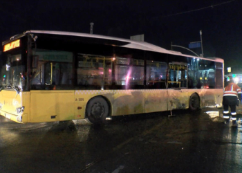 İETT otobüsüyle minibüs çarpıştı; 14 yaralı