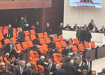 İYİ Parti'li vekiller Genel Kurul'u terk etti