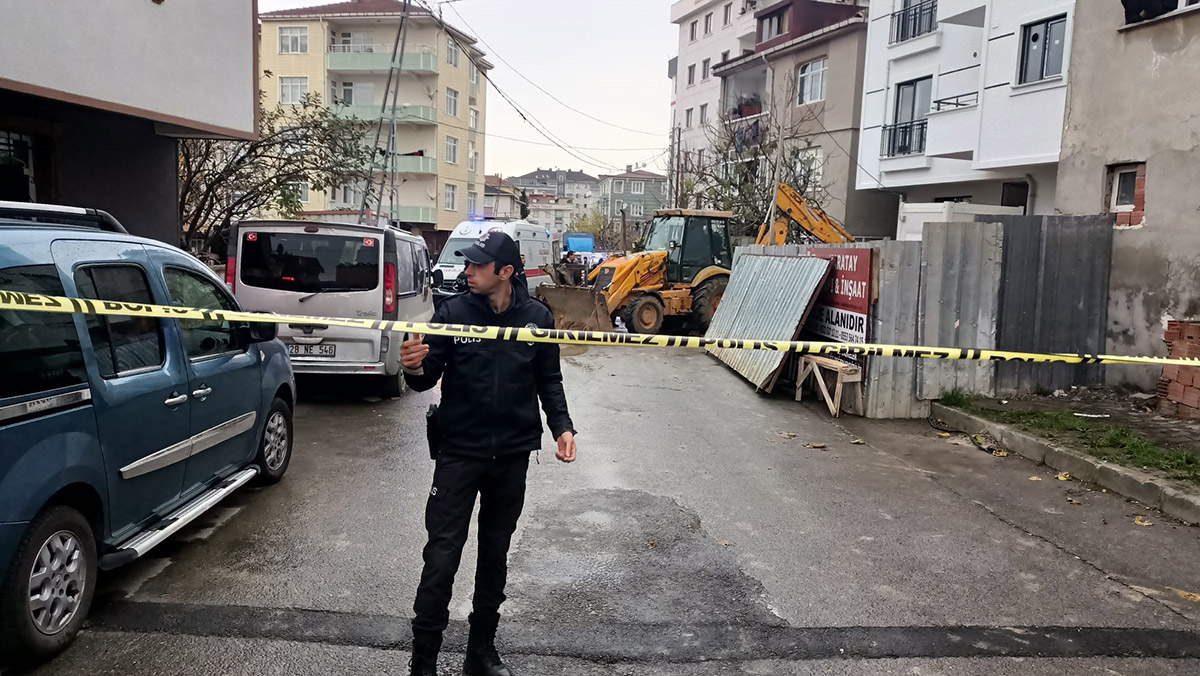 İnşaattaki göçükte 1 kişi toprak altında kaldı