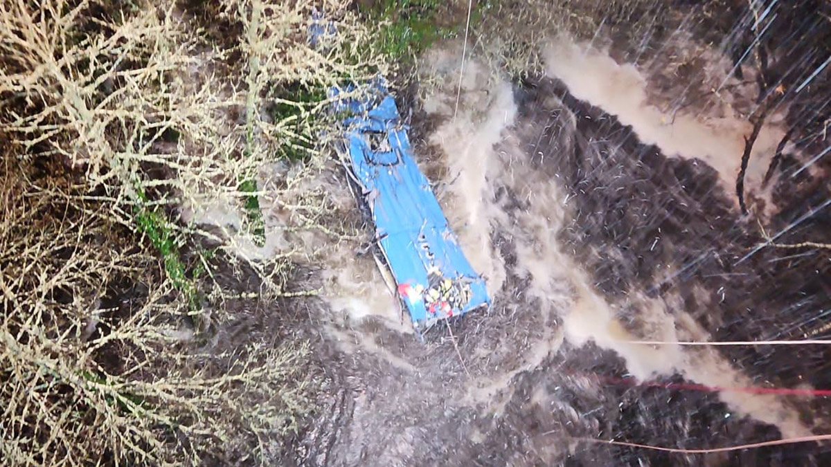 İspanya'da yolcu otobüsü nehre uçtu: 6 ölü