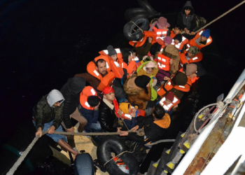 İzmir'de 84 kaçak göçmen kurtarıldı