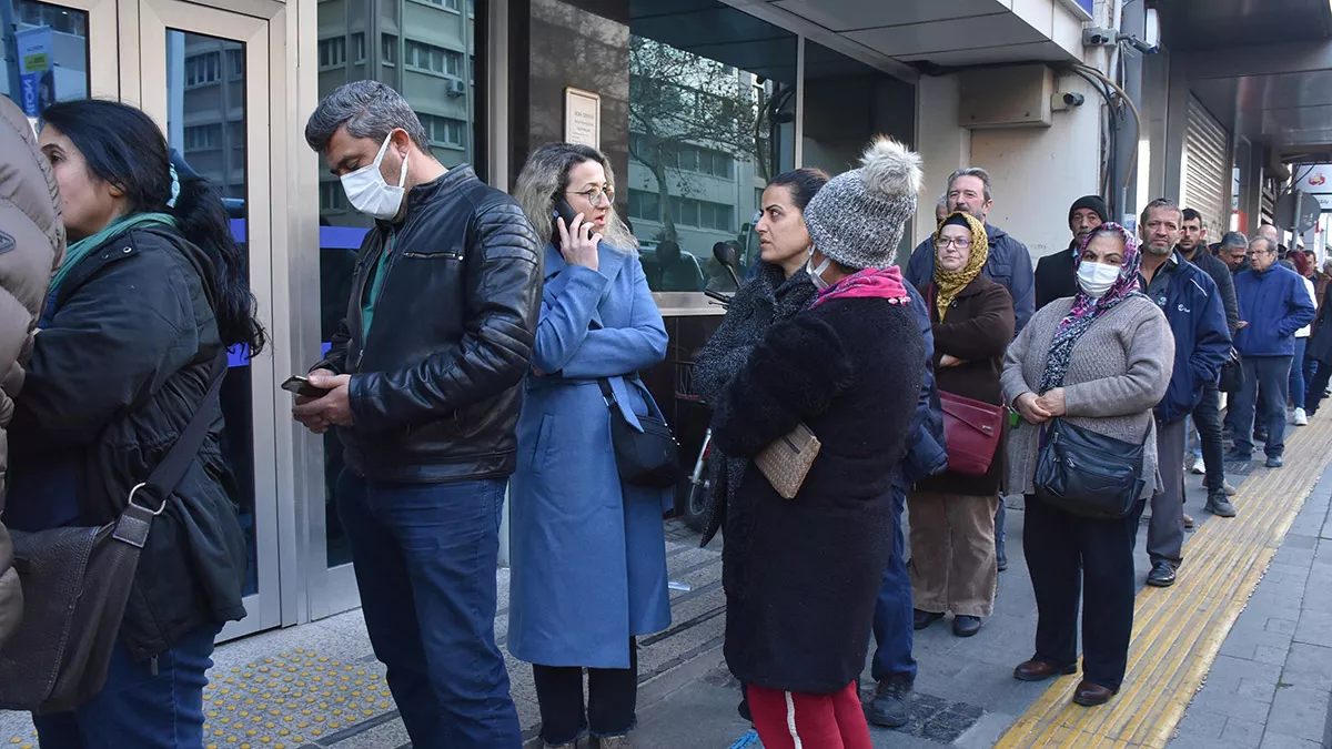 Izmirde sgk onunde eyt yogunlugus - yaşam - haberton