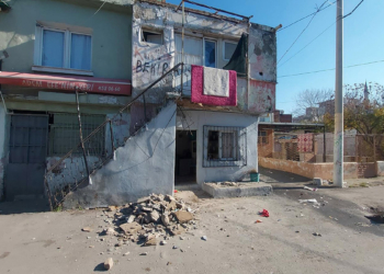 İzmir'de balkon çöktü: 1 yaralı
