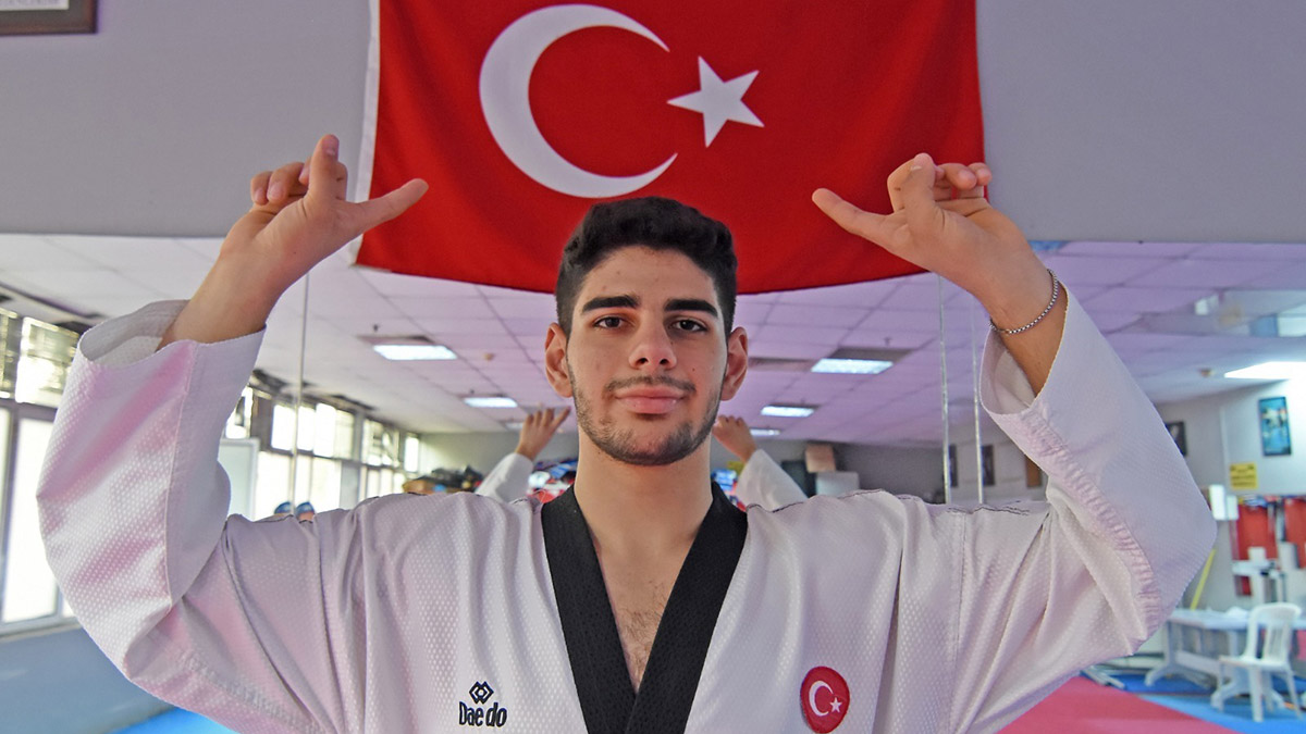 İzmirli Mehmet Efe, Balkan Şampiyonu oldu