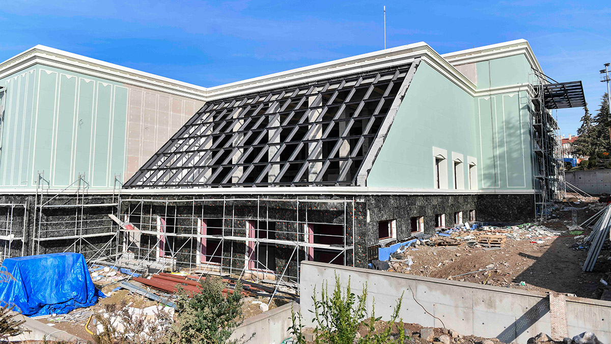 Altınpark Yüzme Havuzu sil baştan inşa ediliyor