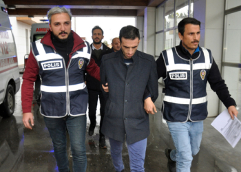 Kadınların başına odunla vuran şüpheli yakalandı