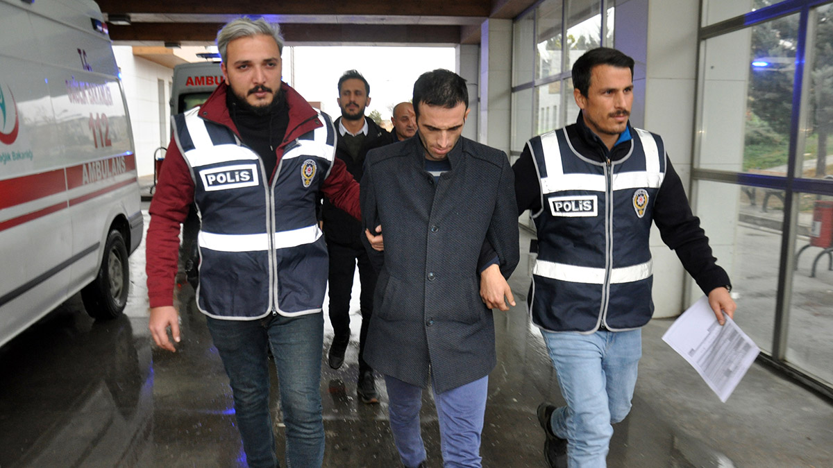 Kadınların başına odunla vuran şüpheli yakalandı