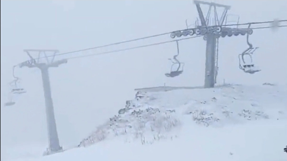 Kartepe kar yağışıyla beyaza büründü