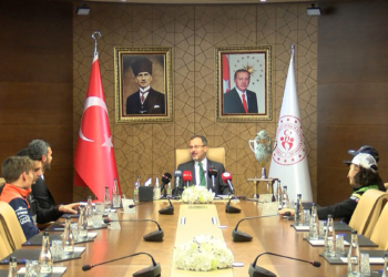 Kasapoğlu, milli motosikletçileri kabul etti