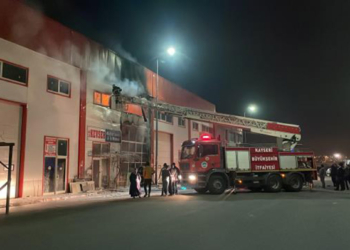 Kayseri'de mobilya imalathanesinde yangın