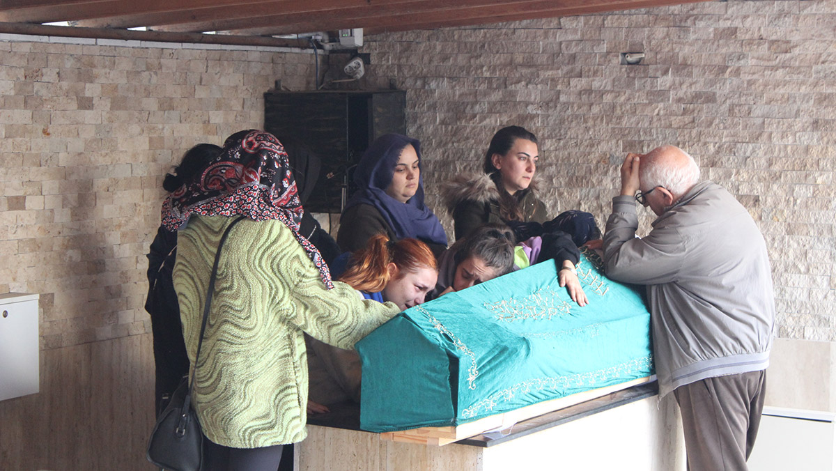 Kazada ölen 3 arkadaş Kocaeli'de toprağa verildi