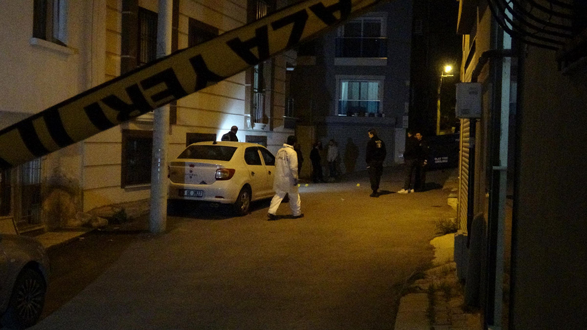 Kız arkadaşını önce vurdu sonra bıçakla öldürdü