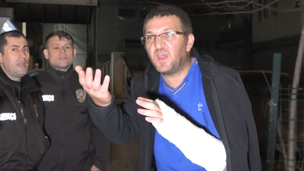 Kolu alçılı araç kullanan sürücü kaza yaptı