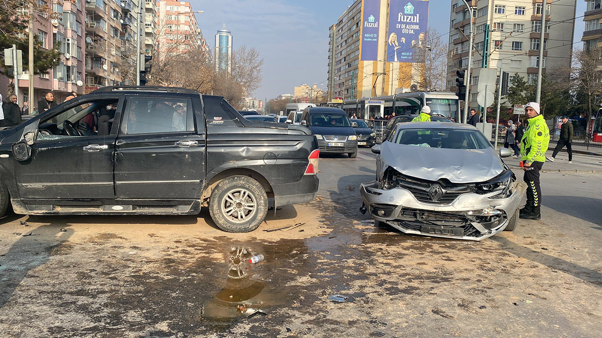 Konya'da ışık ihlali kazası: 6 yaralı
