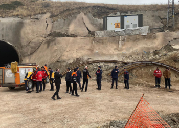 Kop Dağı'nda yapımı süren tünelde göçük; 5 yaralı