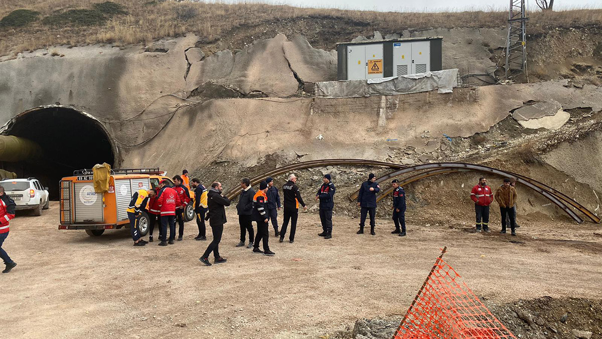 Kop Dağı'nda yapımı süren tünelde göçük; 5 yaralı