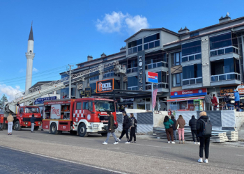 Kütahya'da apartman yangını; 11 kişi dumandan etkilendi