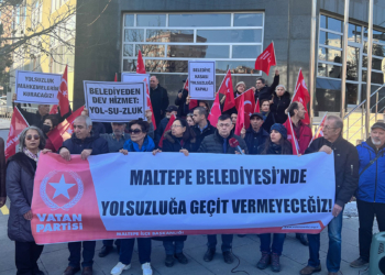 Maltepe Belediye önünde 'ayakkabı' protestosu