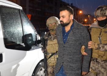 Mersin'de HDP'li ilçe yöneticileri dahil 9 gözaltı