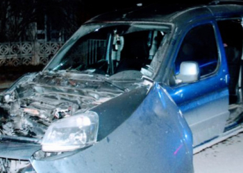 Minibüs ile hafif ticari araç çarpıştı: 7 yaralı