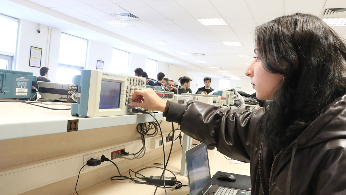 Mühendislik fakültelerinde kız öğrenci sayısı arttı