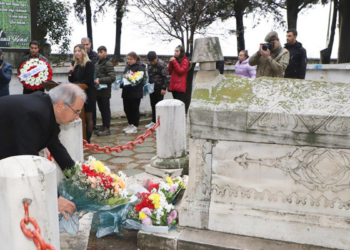 Namık Kemal, Gelibolu'daki kabri başında anıldı