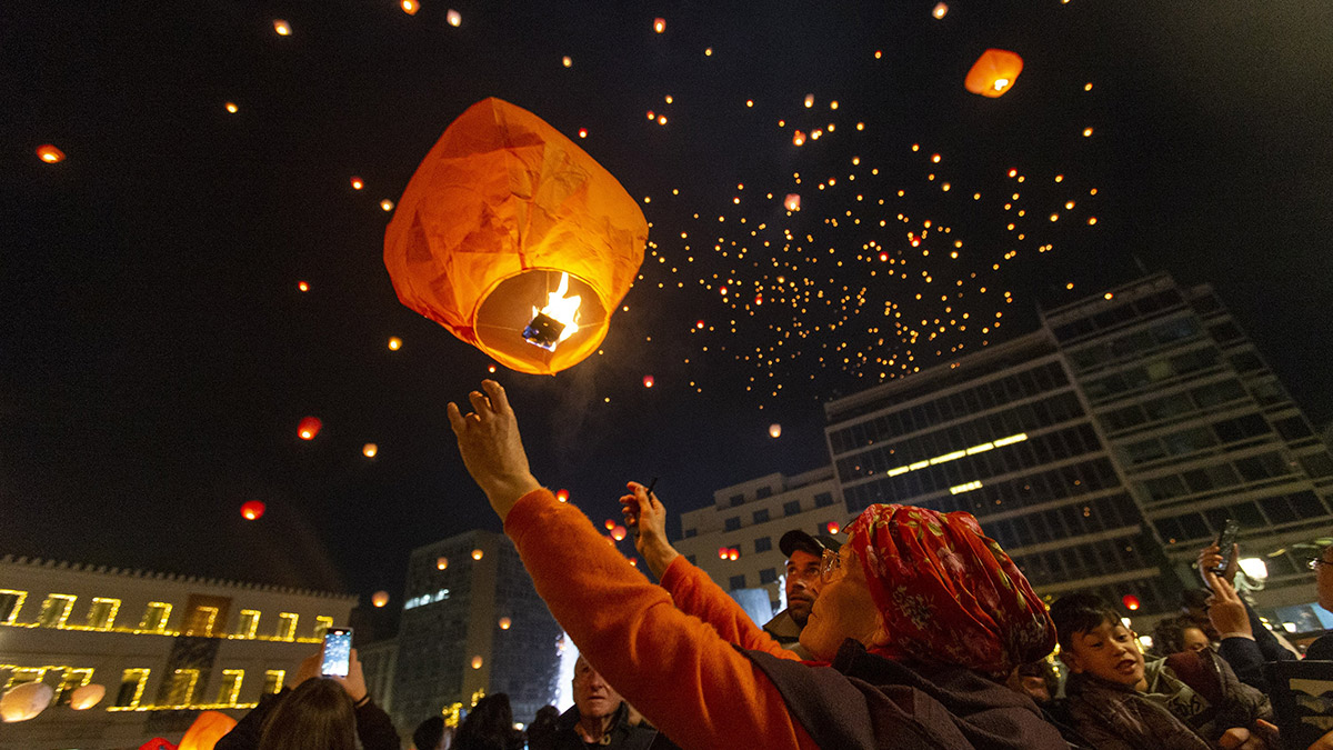 Noel dünya genelinde kent meydanlarında kutlandı