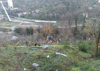 Öğrenci servisi tepeden yuvarlandı: 1 ölü, 19 yaralı