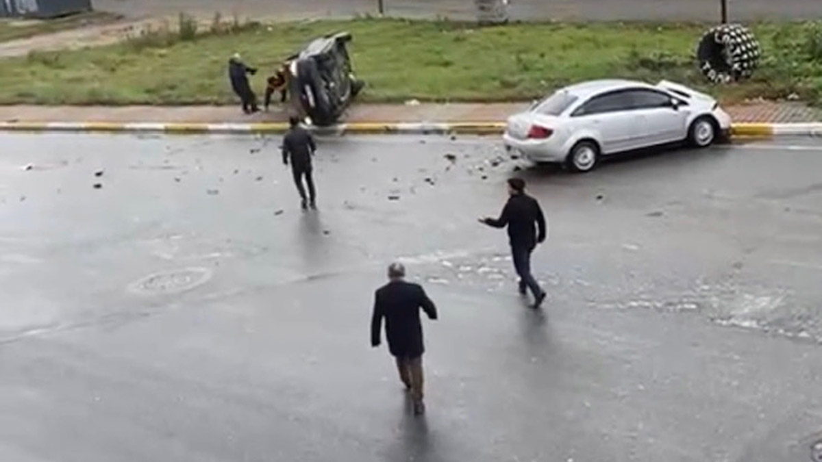 Otomobille polisten kaçarken kaza yaptı: 2 yaralı