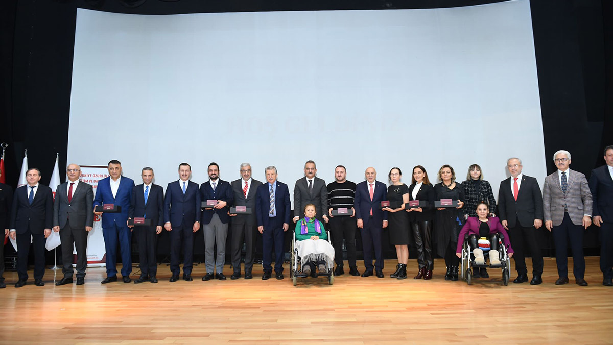 Milli Eğitim Bakanı Mahmut Özer, "2020 yılında 53 ilimizde özel eğitim anaokulu yoktu. Şu anda tüm illerimizde var ve 145'e çıkardık; 2023 yılında bunu 350'ye çıkaracağız" dedi.