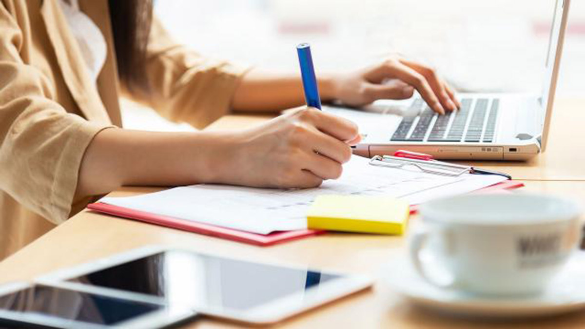 Özvar, üniversite mezunu kadın sayısına dikkat çekti