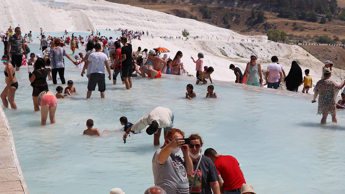 Pamukkale'de, 2 milyon ziyaretçi hedefi yakın