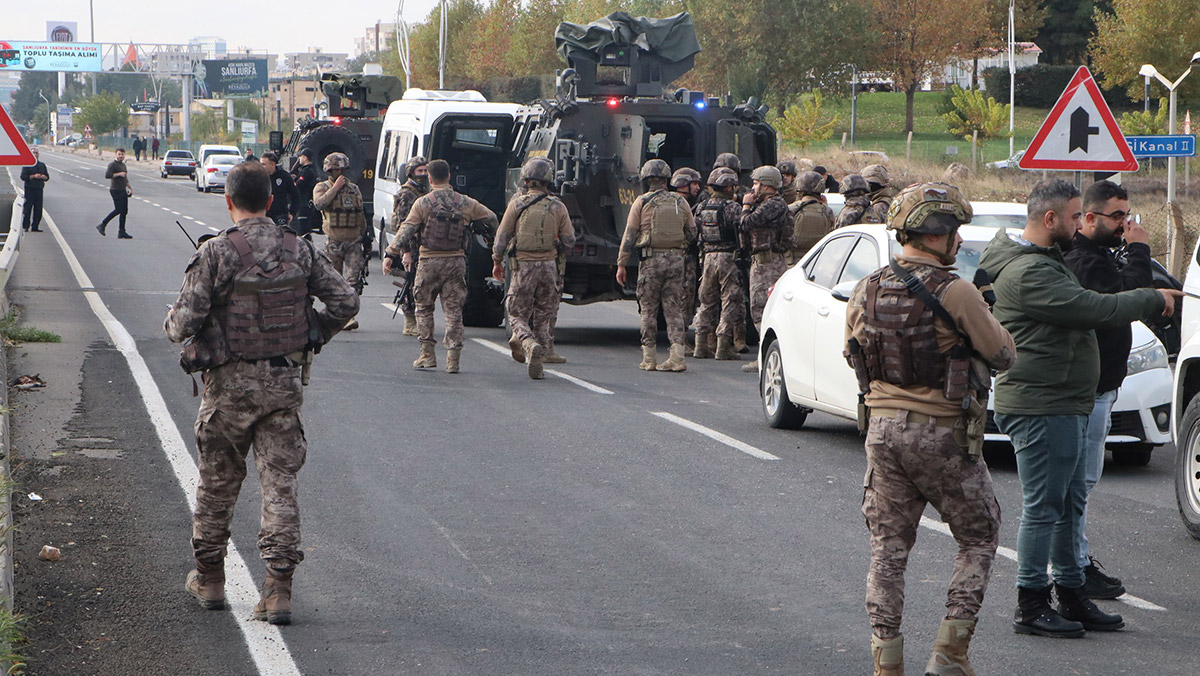 Polis uygulama noktasında silahlı kavga: 2 yaralı