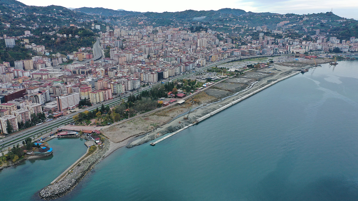 Rize'de millet bahçesi için deniz dolgusu yapılıyor