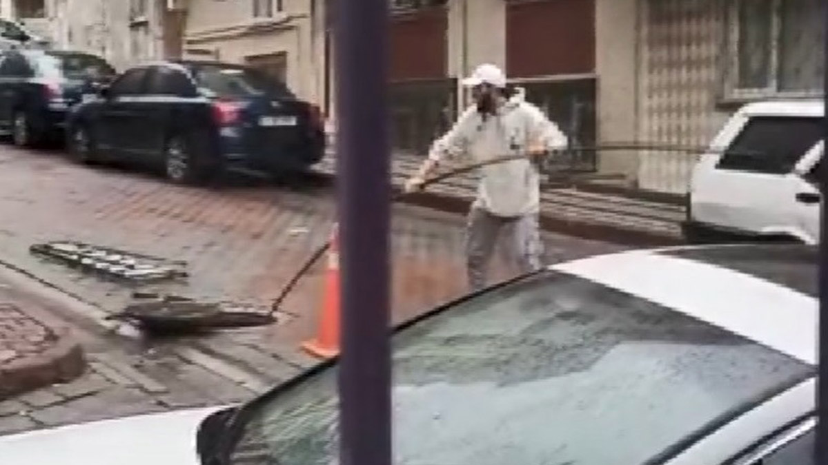 Rögar kapağından girip internet kablolarını çaldılar