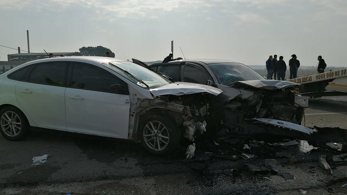 Salihli'de zincirleme kaza: 2'si çocuk, 8 yaralı